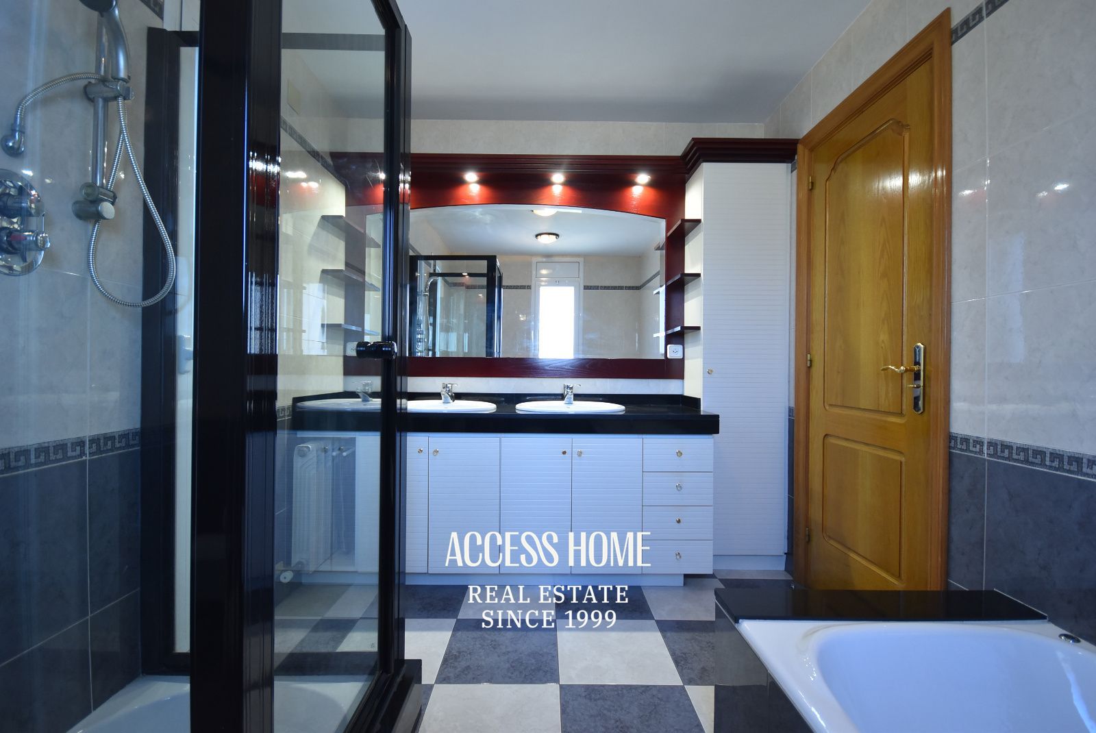 Exclusiva casa con piscina y terrazas con vistas a mar y montaña en El Masnou - Foto 26