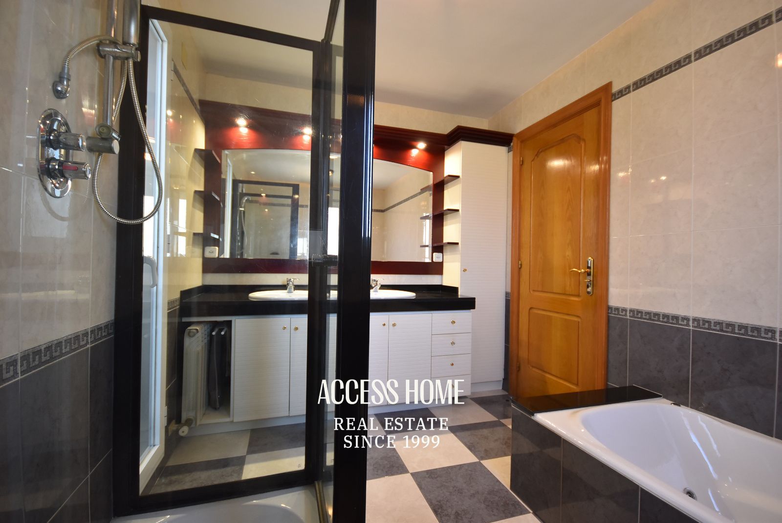 Exclusiva casa con piscina y terrazas con vistas a mar y montaña en El Masnou - Foto 28