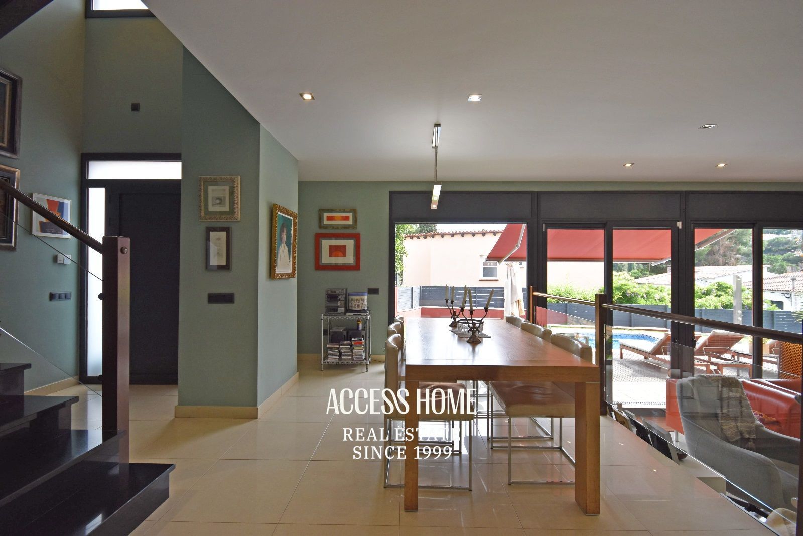 Salón - Casa en venta en Cabrils con piscina privada y apartamento independiente
