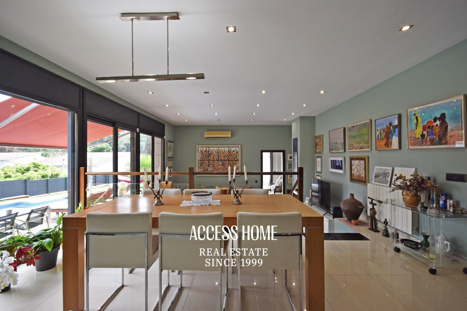 Salón - Casa en venta en Cabrils con piscina privada y apartamento independiente