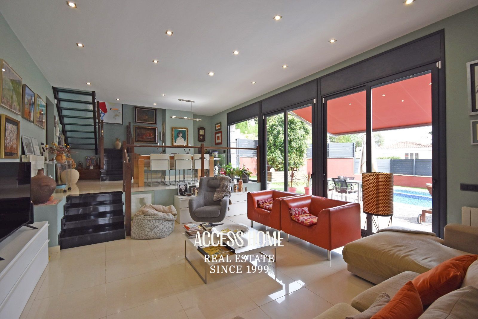 Salón - Casa en venta en Cabrils con piscina privada y apartamento independiente