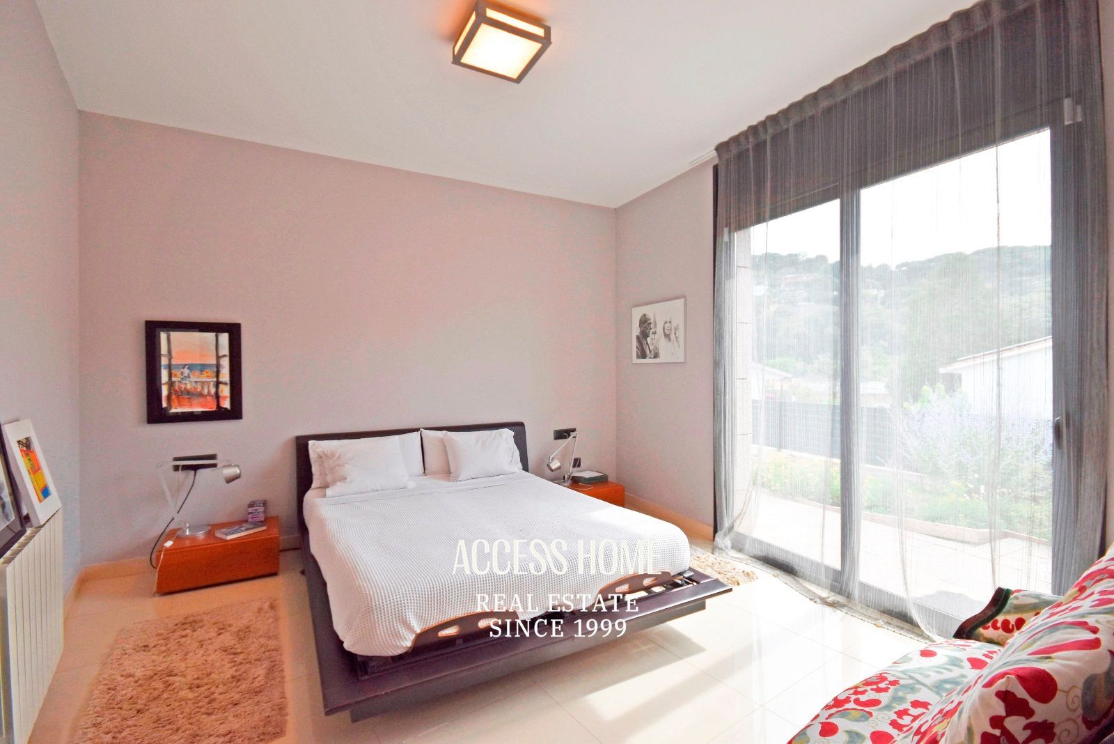 Habitación - Casa en venta en Cabrils con piscina privada y apartamento independiente