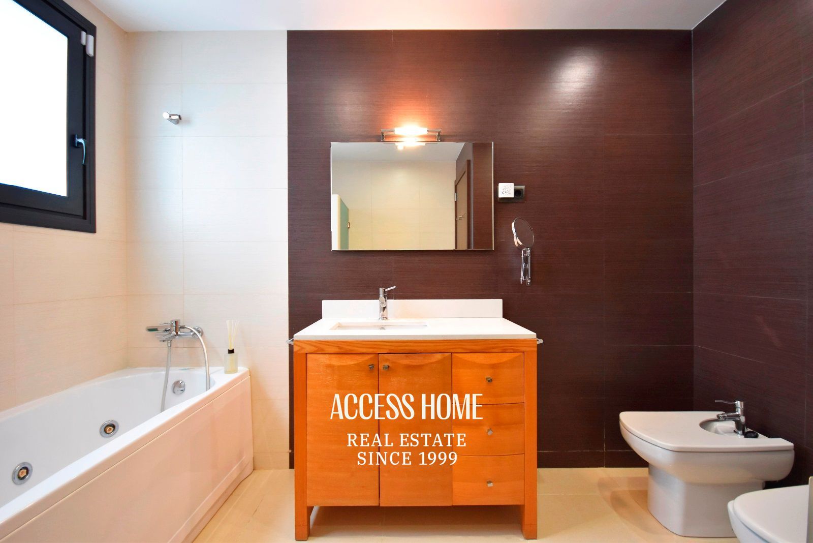 Baño - Casa en venta en Cabrils con piscina privada y apartamento independiente