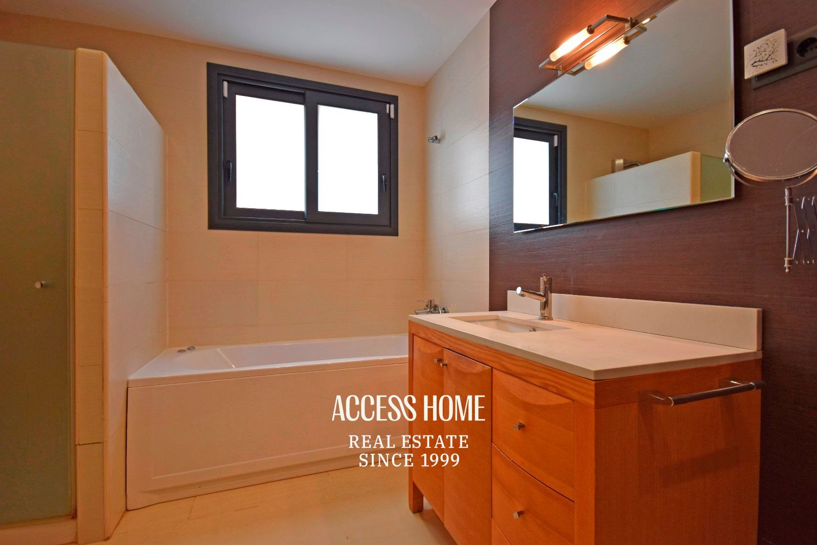 Baño - Casa en venta en Cabrils con piscina privada y apartamento independiente