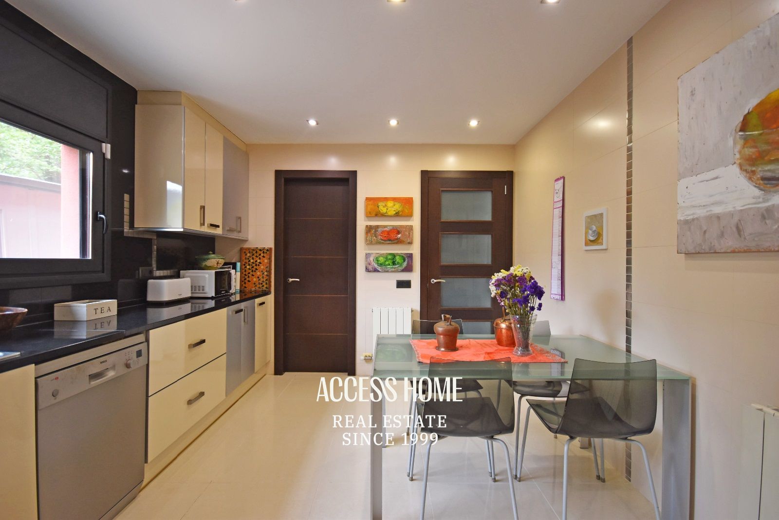 Cocina - Casa en venta en Cabrils con piscina privada y apartamento independiente