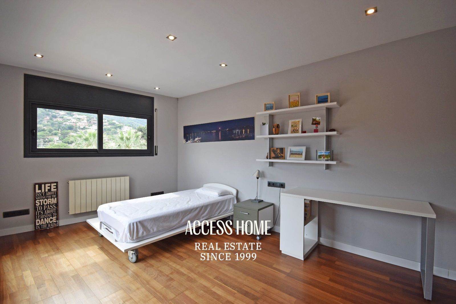 Habitación - Casa en venta en Cabrils con piscina privada y apartamento independiente