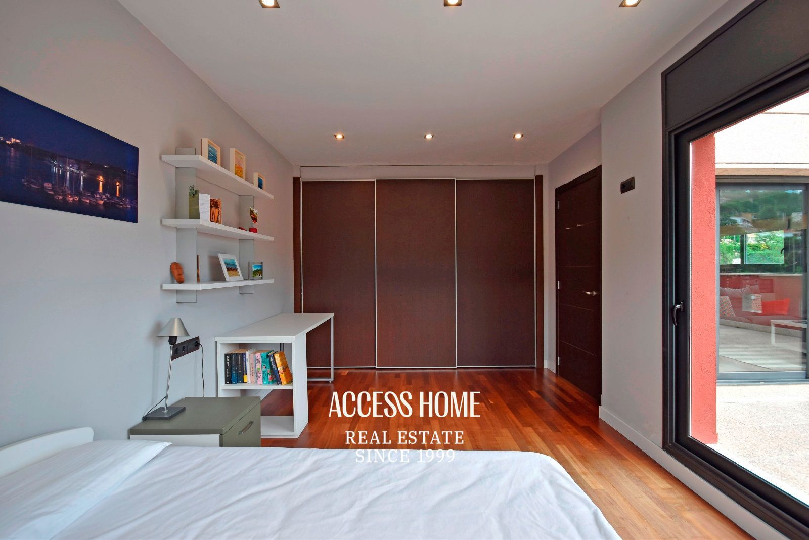Habitación - Casa en venta en Cabrils con piscina privada y apartamento independiente