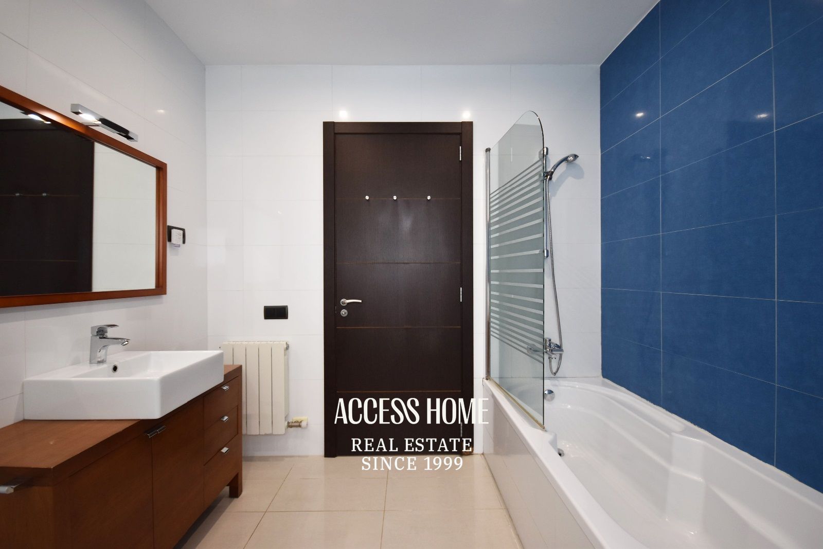 Baño - Casa en venta en Cabrils con piscina privada y apartamento independiente