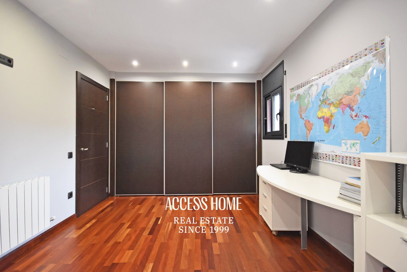 Habitación - Casa en venta en Cabrils con piscina privada y apartamento independiente