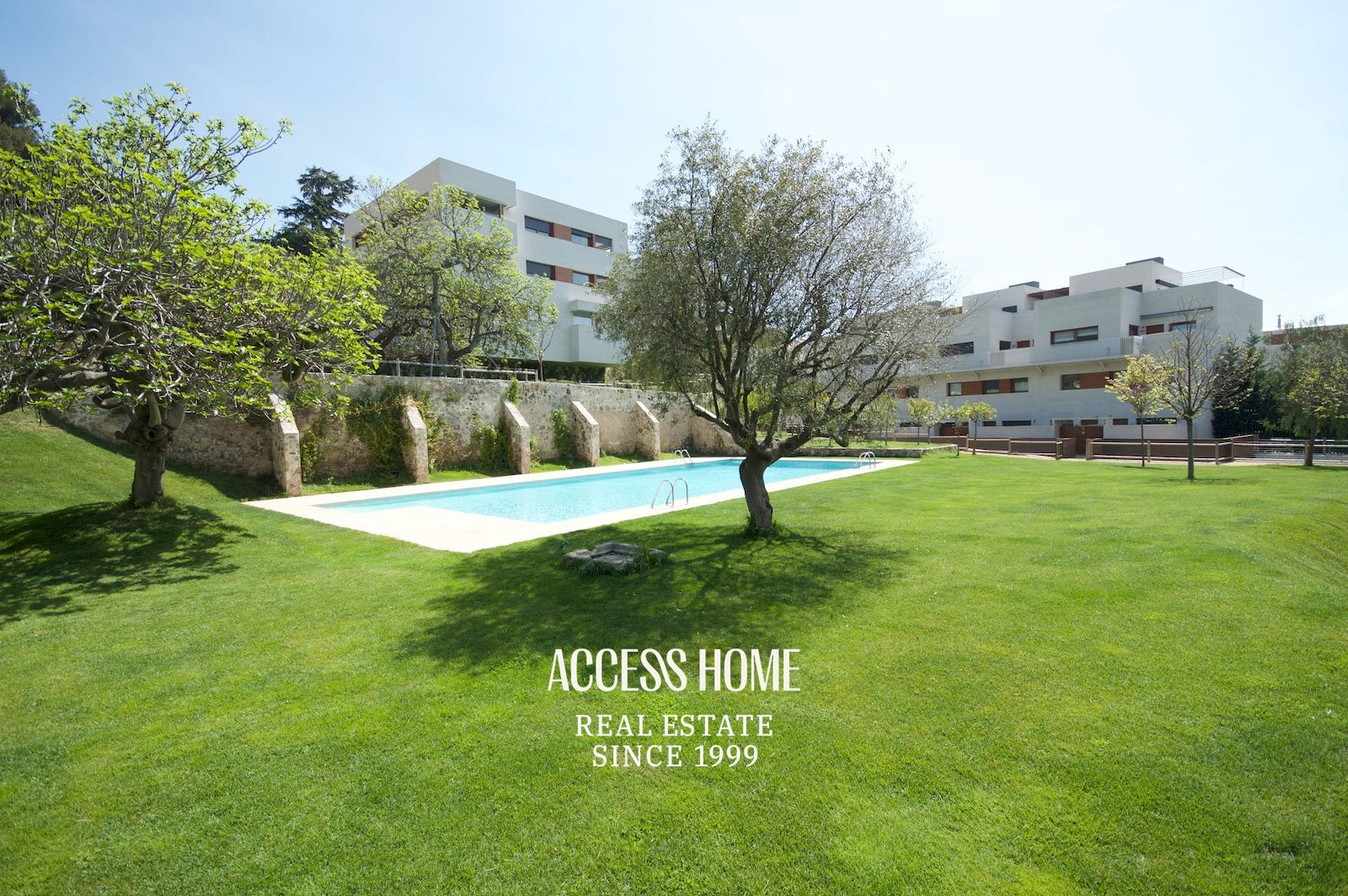 Piso  en venta en Alella con piscina, pista de pádel y 2 plazas de aparcamiento - Foto 1