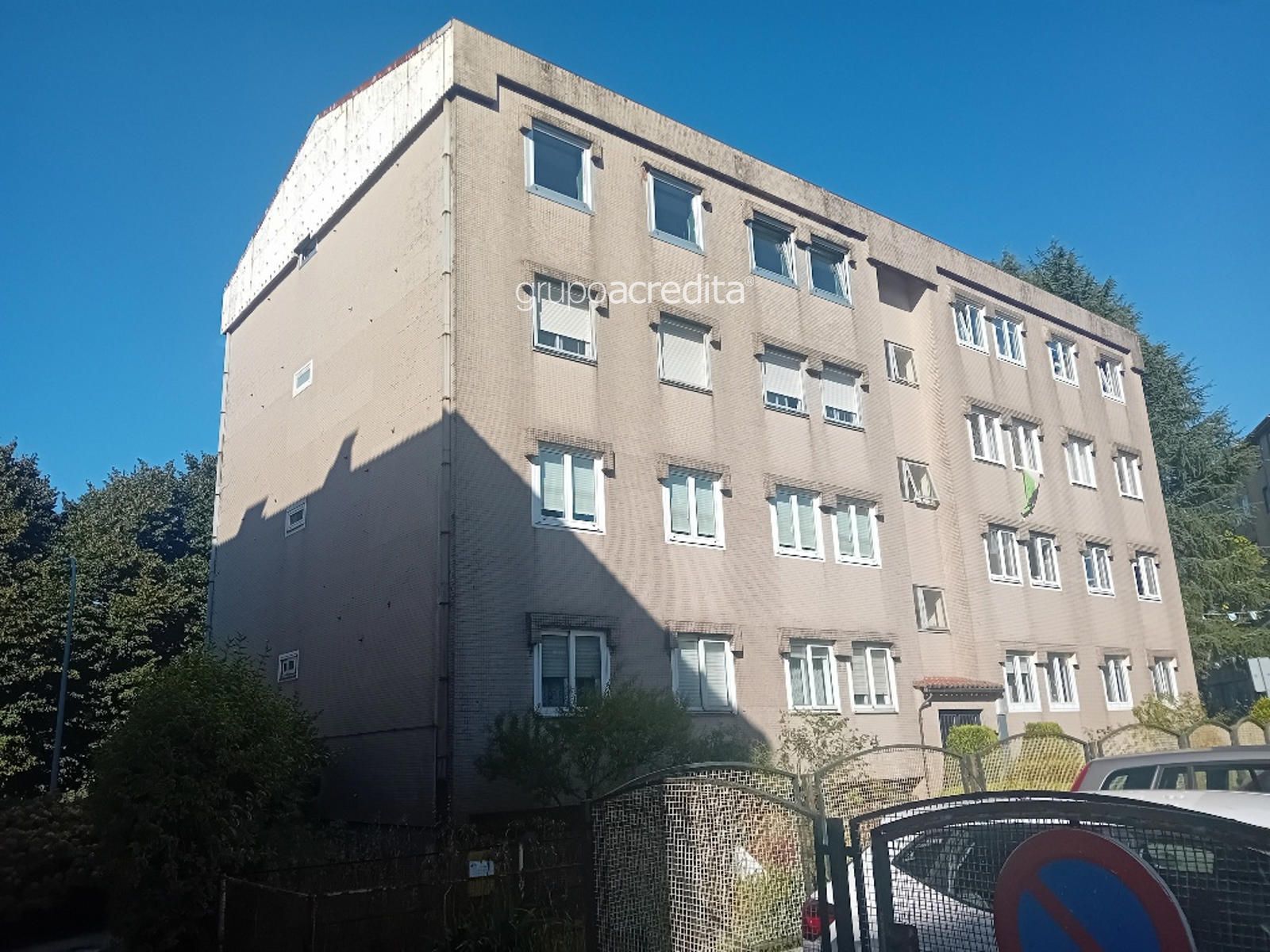 Amplio piso. Para entrar a vivir al lado de la Xunta - Foto 4