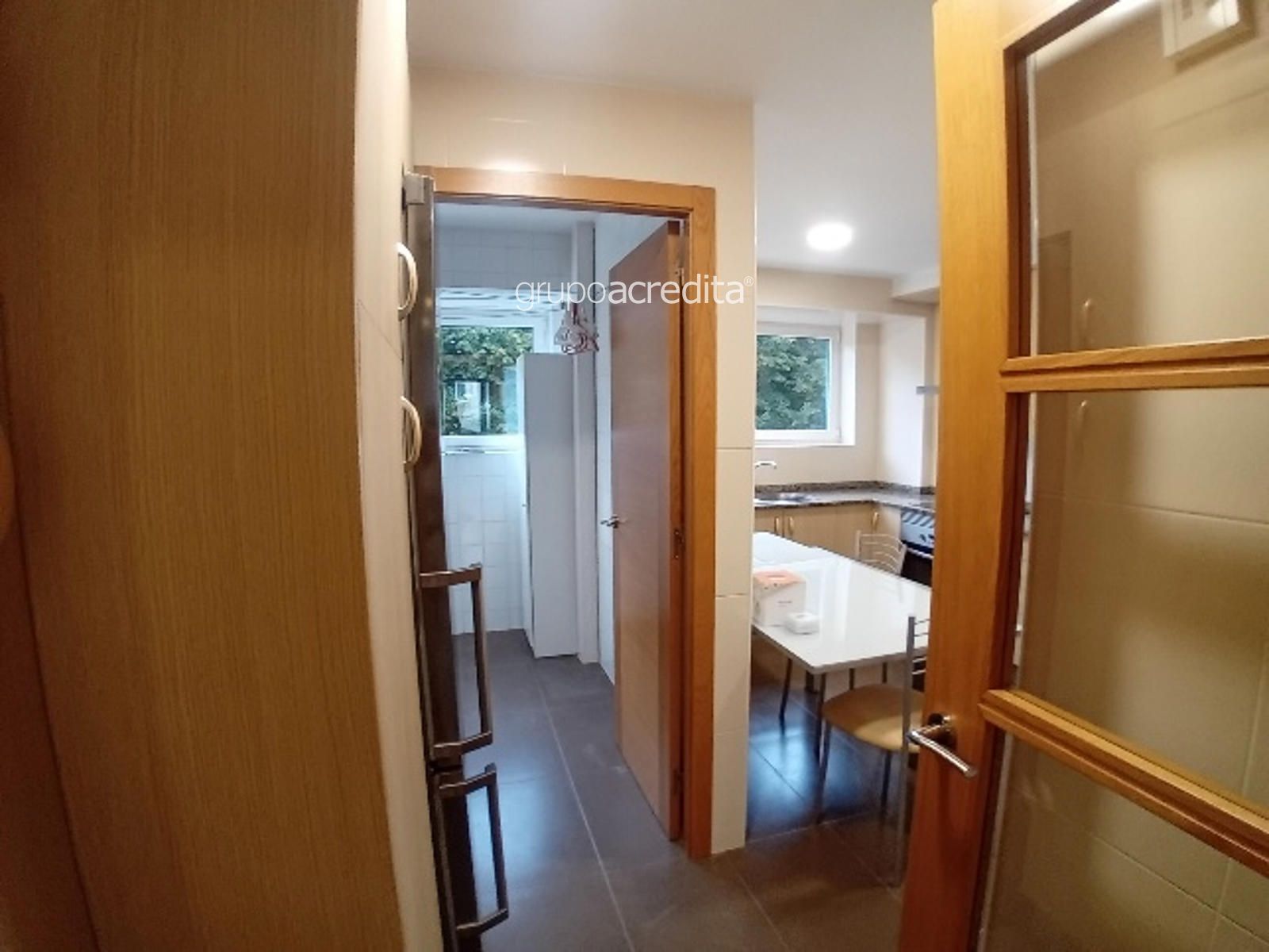 Amplio piso. Para entrar a vivir al lado de la Xunta - Foto 7