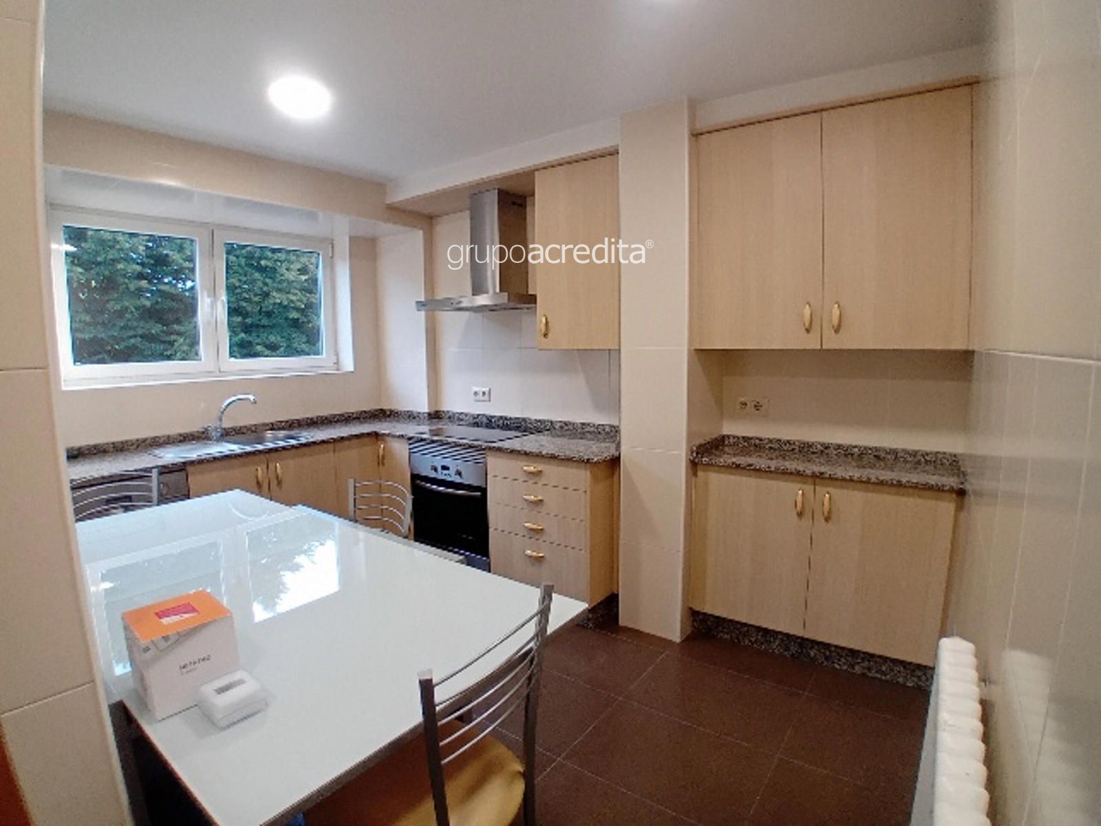 Piso en venta Santiago De Compostela, A Coruña. Ref: 5447. Grupo Acredita