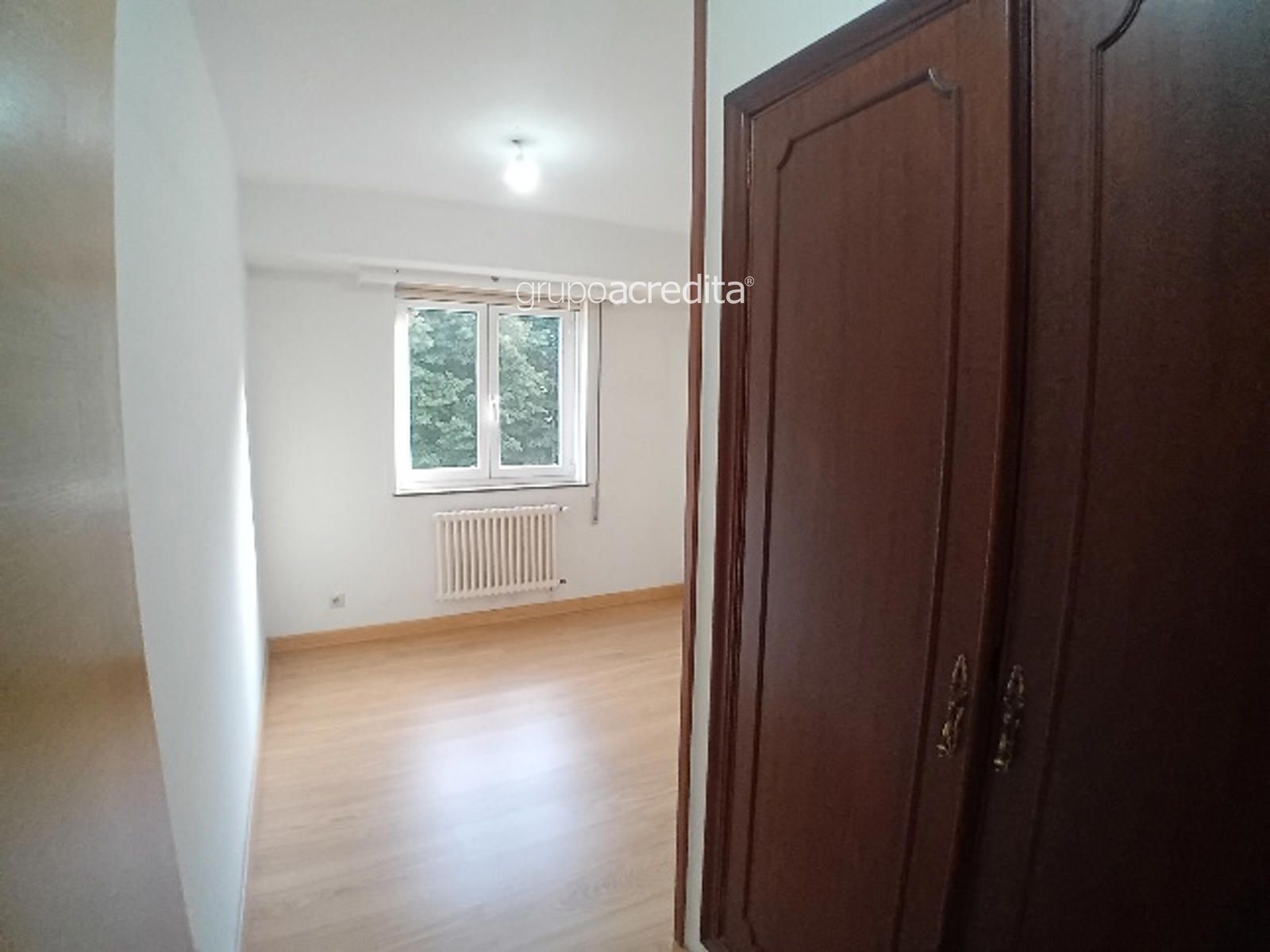 Amplio piso. Para entrar a vivir al lado de la Xunta - Foto 13