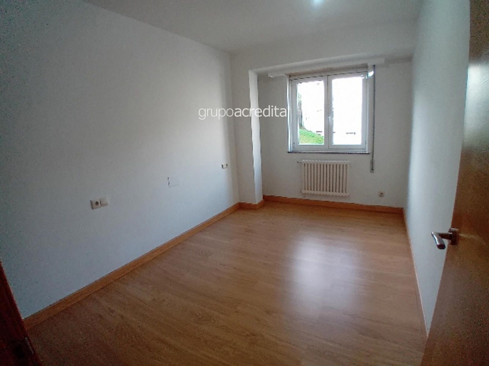Amplio piso. Para entrar a vivir al lado de la Xunta - Foto 15