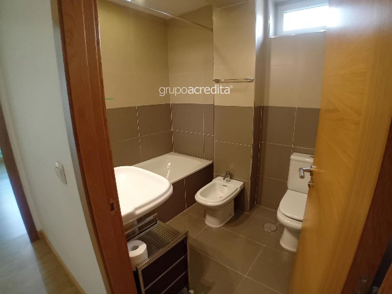Amplio piso. Para entrar a vivir al lado de la Xunta - Foto 19
