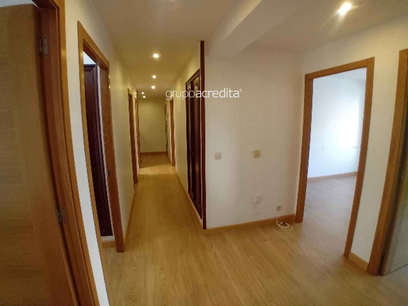 Amplio piso. Para entrar a vivir al lado de la Xunta - Foto 22
