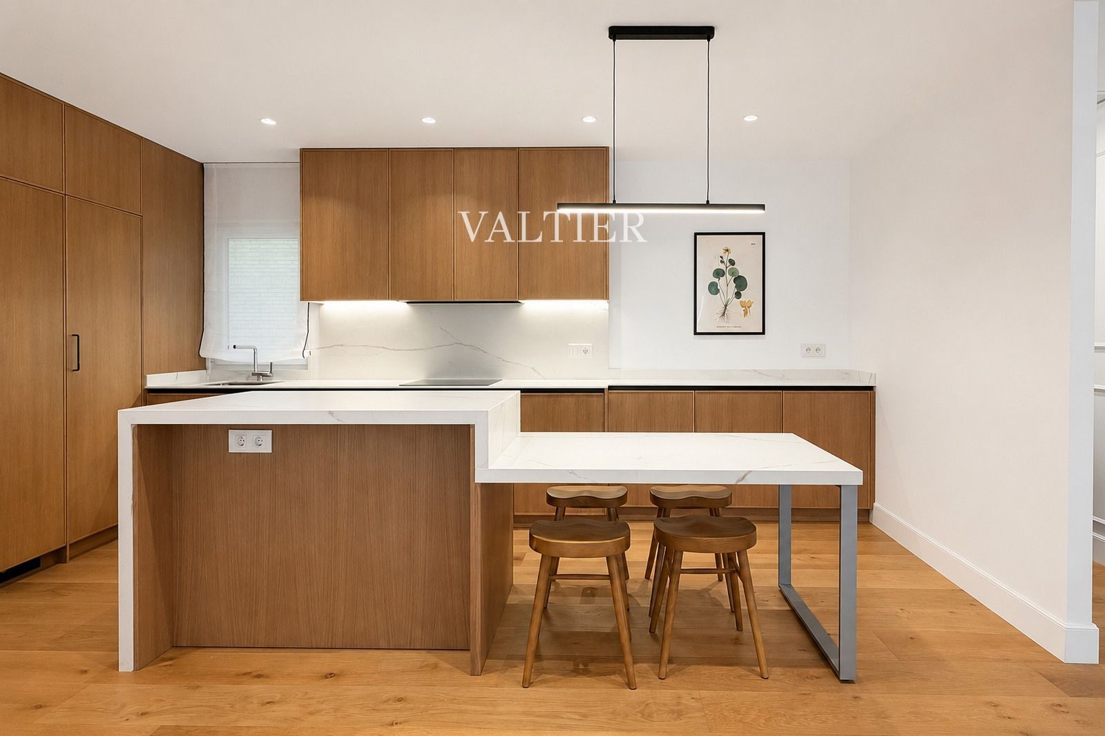 Espectacular propiedad en venta con 4 dormitorios  y plaza de garaje en Almagro, Madrid - Foto 4