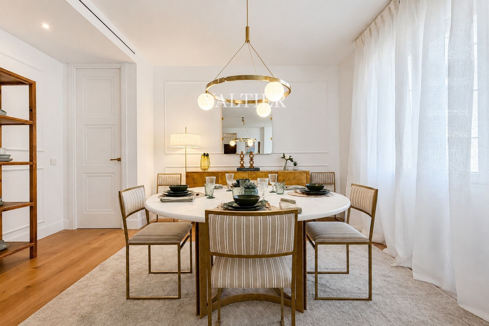 Espectacular propiedad en venta con 4 dormitorios  y plaza de garaje en Almagro, Madrid - Foto 7