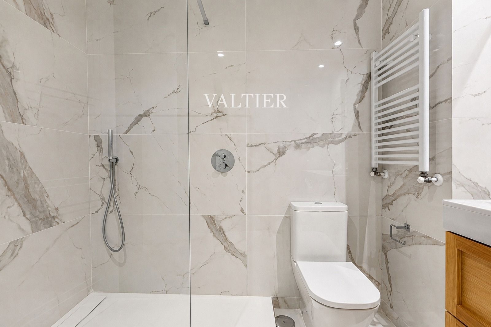 Espectacular propiedad en venta con 4 dormitorios  y plaza de garaje en Almagro, Madrid - Foto 14