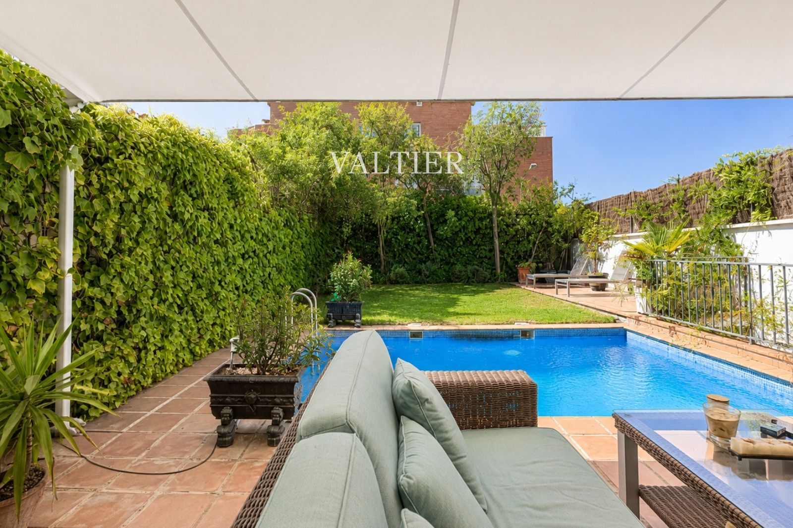 Chalet adosado con piscina y jardínen venta en Aravaca, Madrid - Foto 1