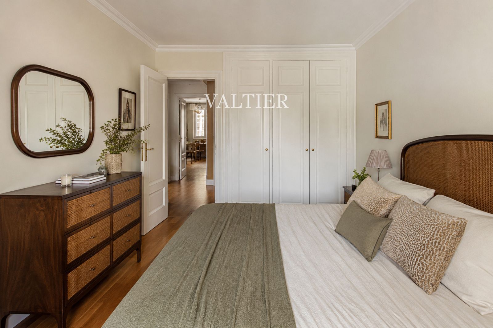 Piso exterior en venta con terraza y garaje en Chamberí, Madrid - Foto 6