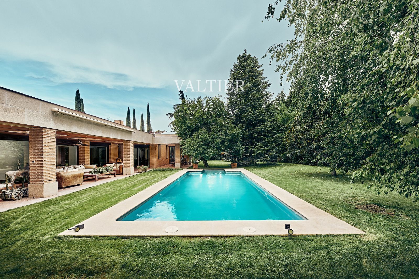 Chalet independiente en venta con piscina y gran parcela en Pozuelo de Alarcón, Madrid - Foto 2