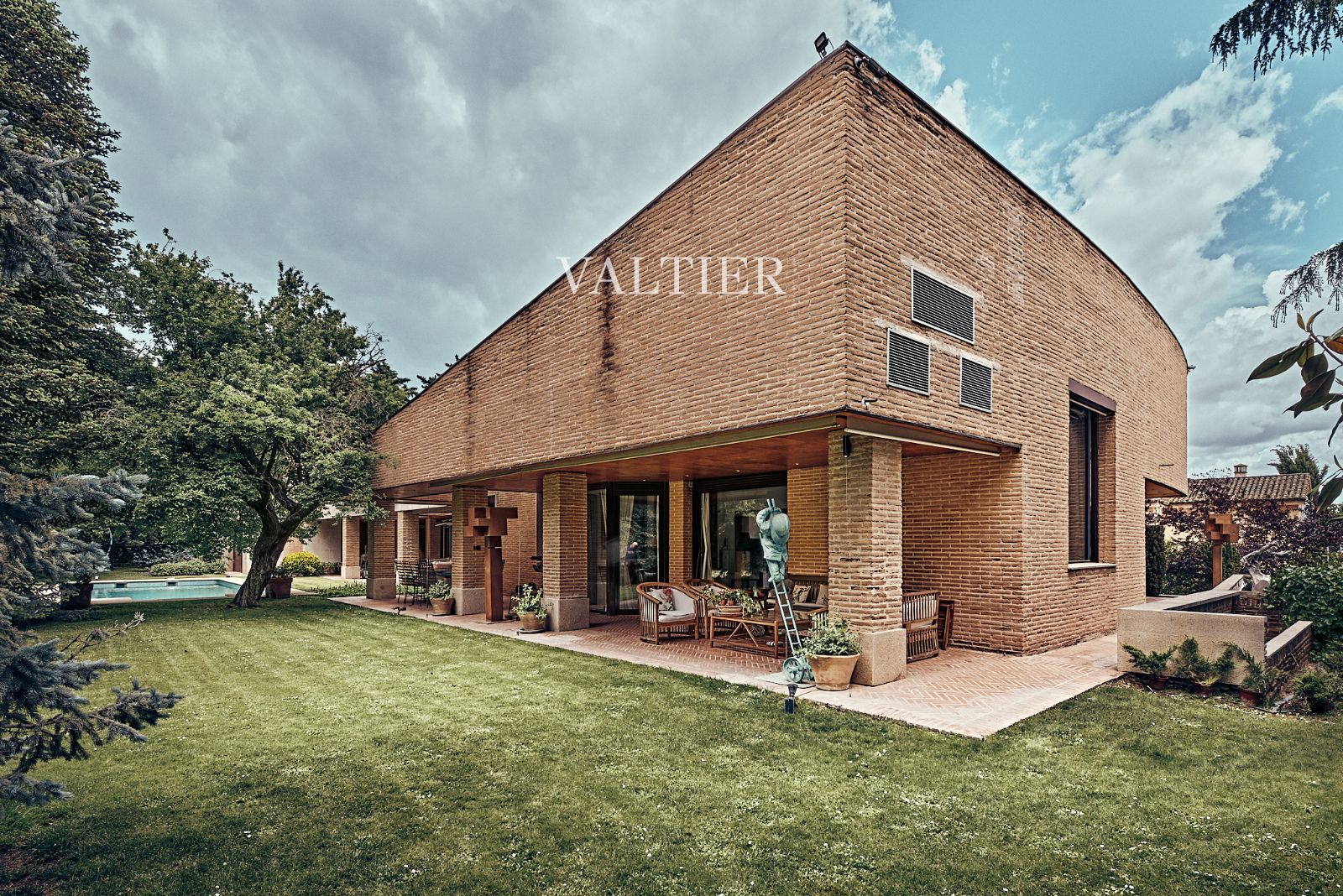 Chalet independiente en venta con piscina y gran parcela en Pozuelo de Alarcón, Madrid - Foto 3