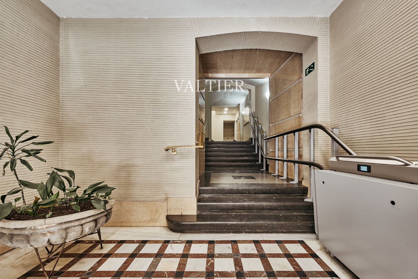 Piso exterior reformado con terrazaen venta en Fuente del Berro, Barrio Salamanca, Madrid - Foto 22