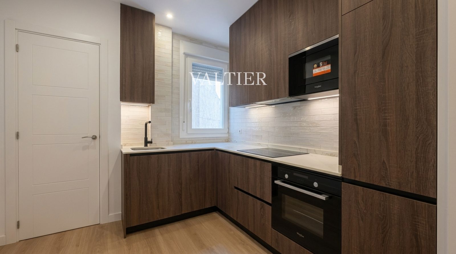 Exclusiva vivienda reformada junto al Parque del Retiro, Madrid - Foto 1