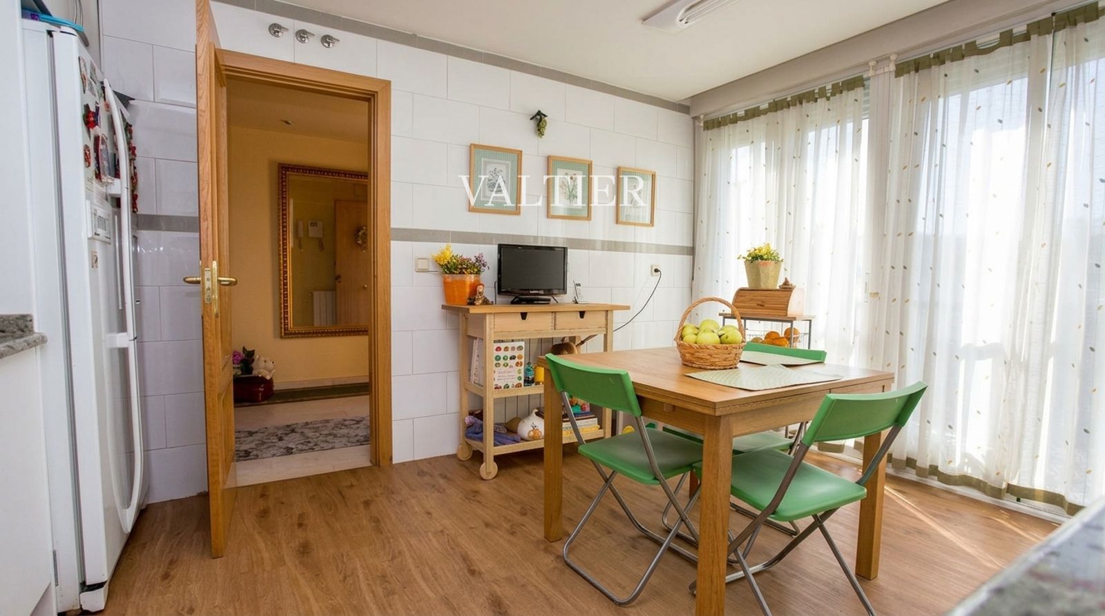Chalet adosado con jardín, piscina y garaje para 3 coches en Palomas - Foto 10