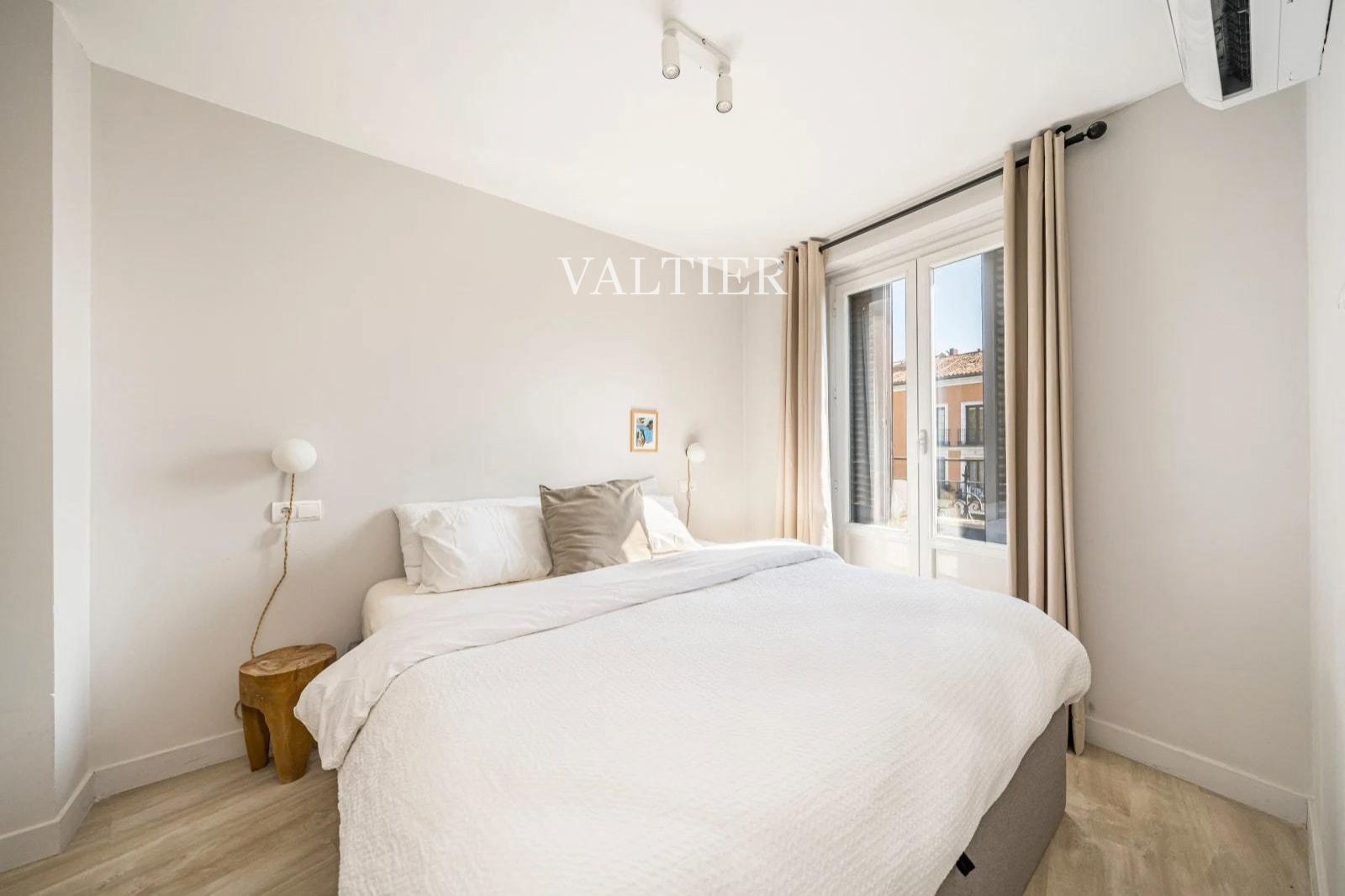 Tres balcones sobre la vida de Malasaña - Foto 2