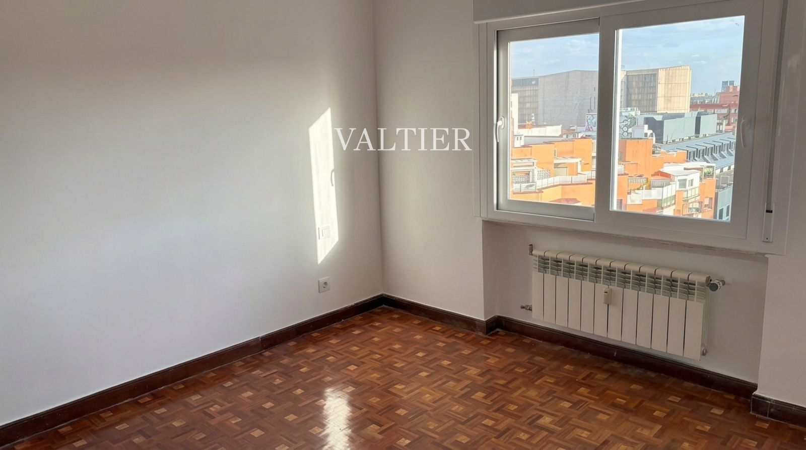 Piso en Alquiler en la Calle de la Reina Mercedes, Cuatro Caminos, Madrid - Foto 4