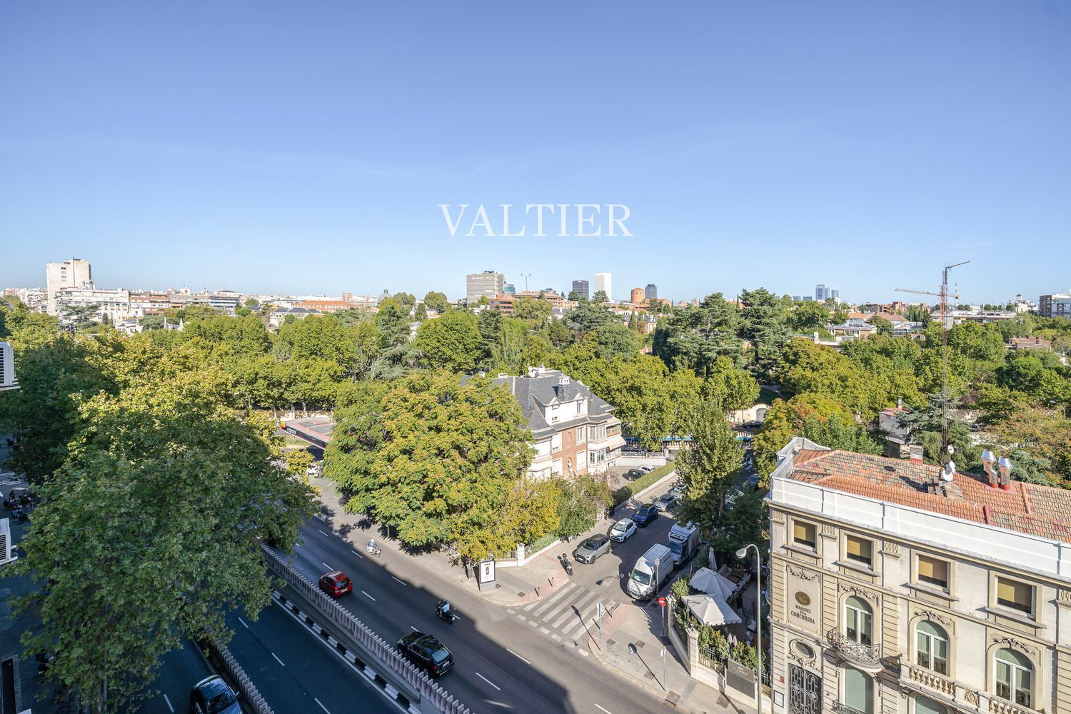 Una terraza suspendida sobre Castellana, Madrid - Foto 10