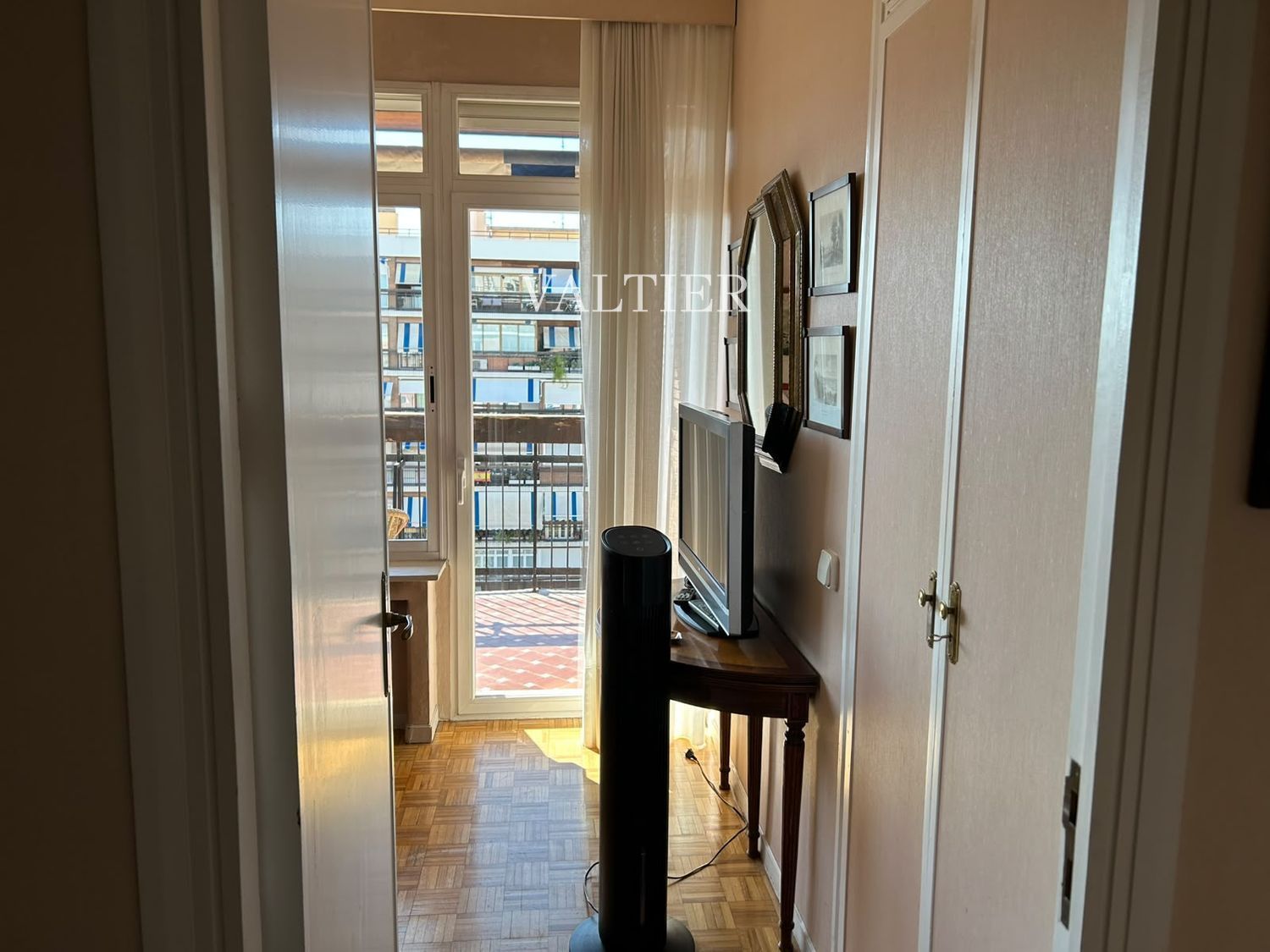Altura, luz y vistas abiertas en Chamberí, Madrid - Foto 11