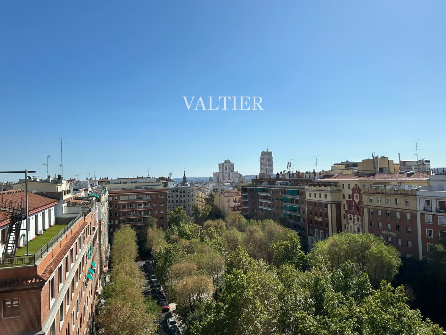 Altura, luz y vistas abiertas en Chamberí, Madrid - Foto 18