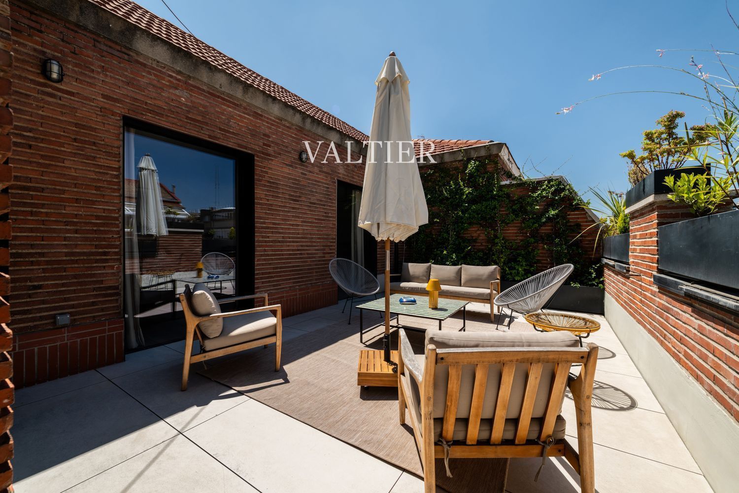 Hormigón, madera y una gran terraza en Lista, Madrid - Foto 1