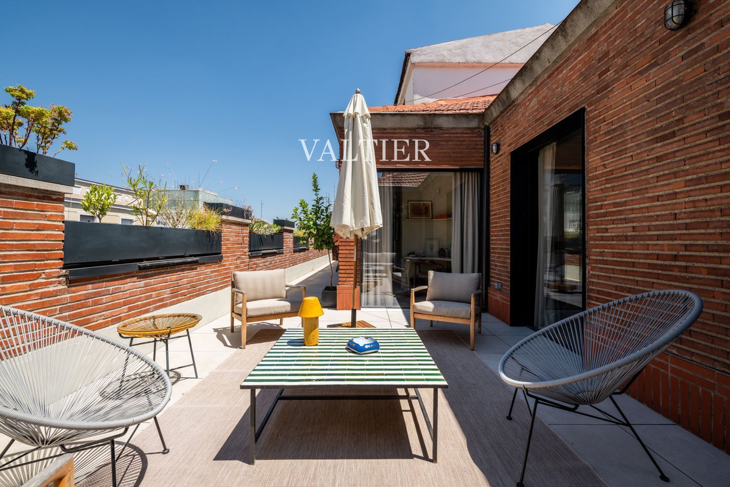 Hormigón, madera y una gran terraza en Lista, Madrid - Foto 3