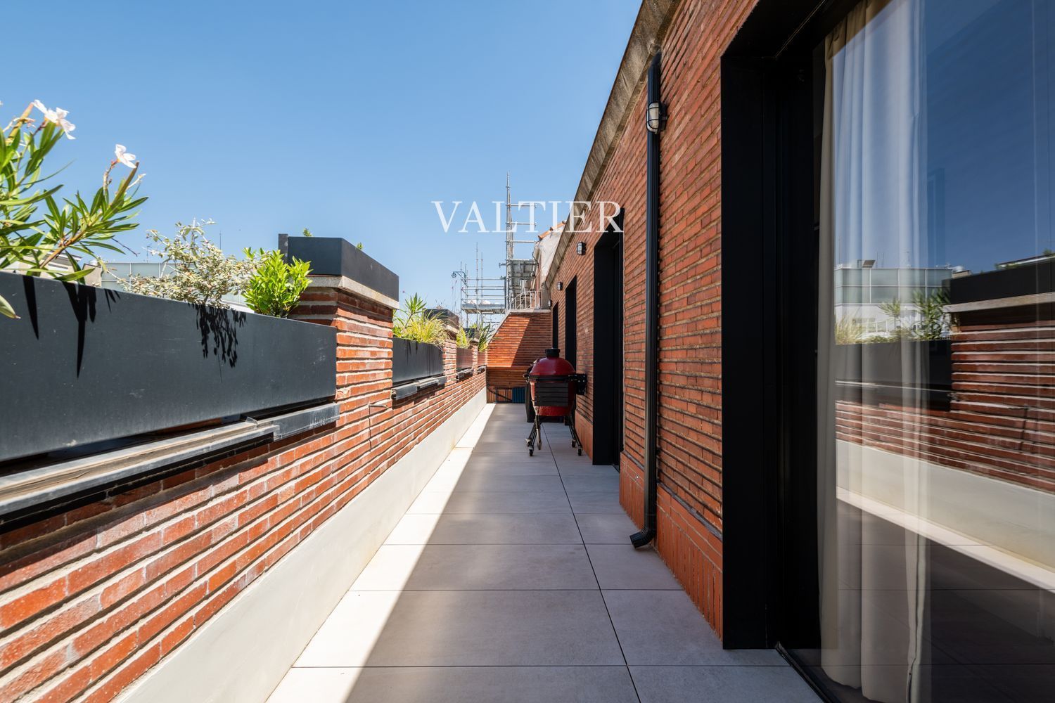 Hormigón, madera y una gran terraza en Lista, Madrid - Foto 11