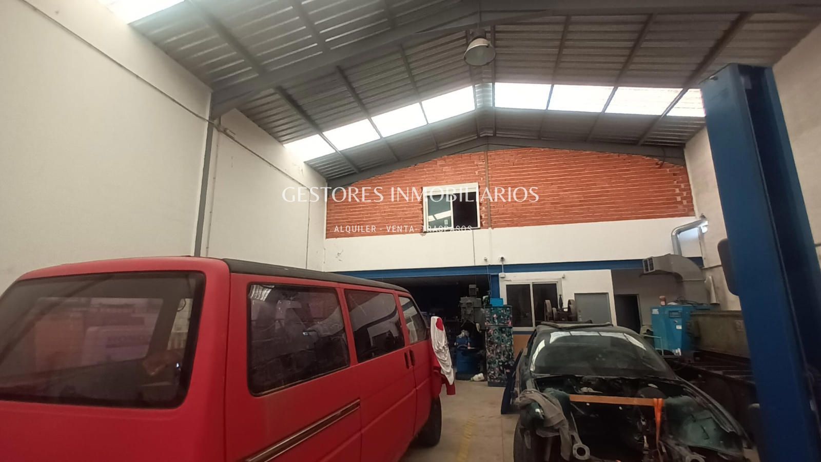 NAVE INDUSTRIAL CON PARCELA DE 8.000m EN ALFAFARA