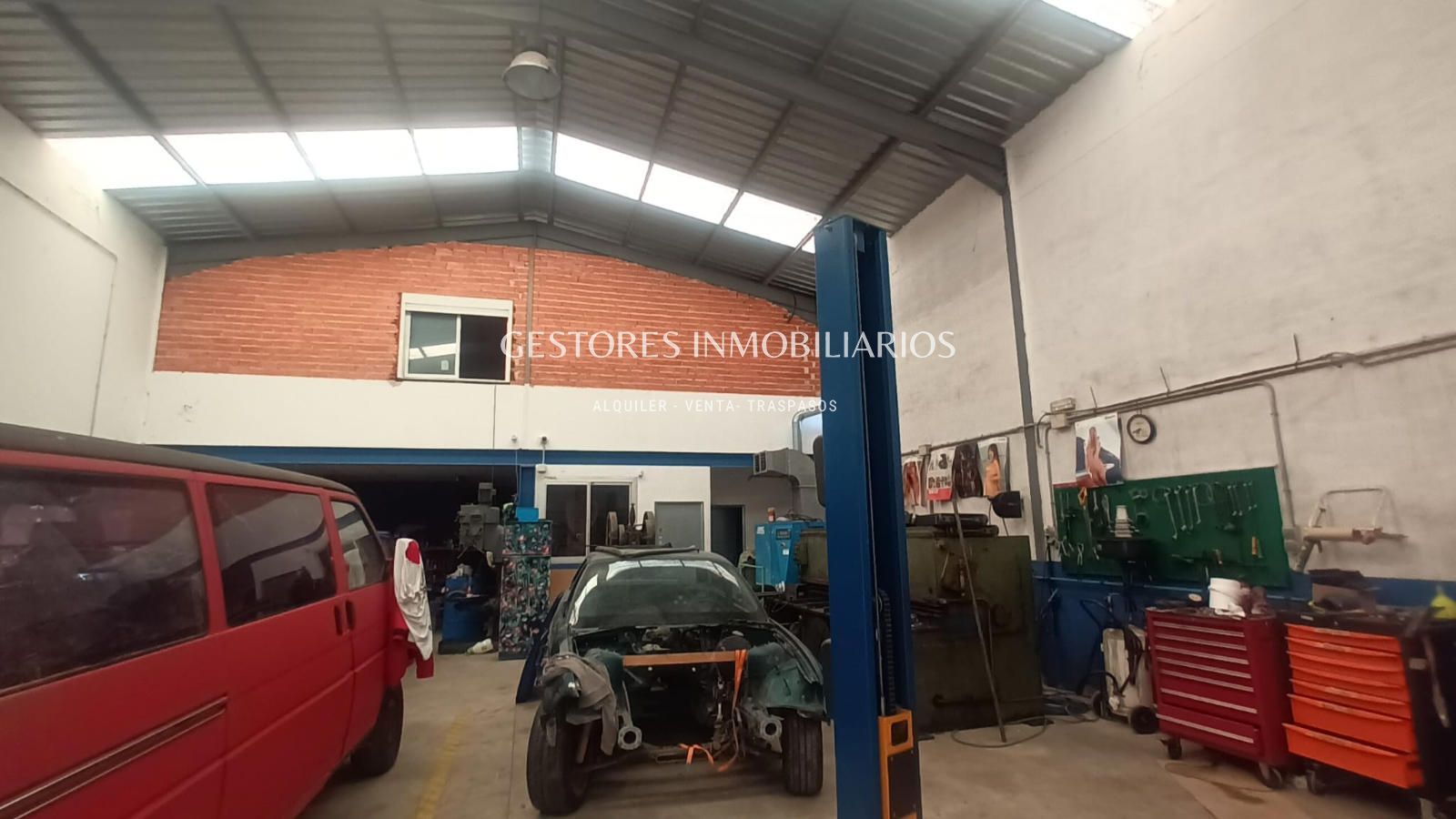 NAVE INDUSTRIAL CON PARCELA DE 8.000m EN ALFAFARA