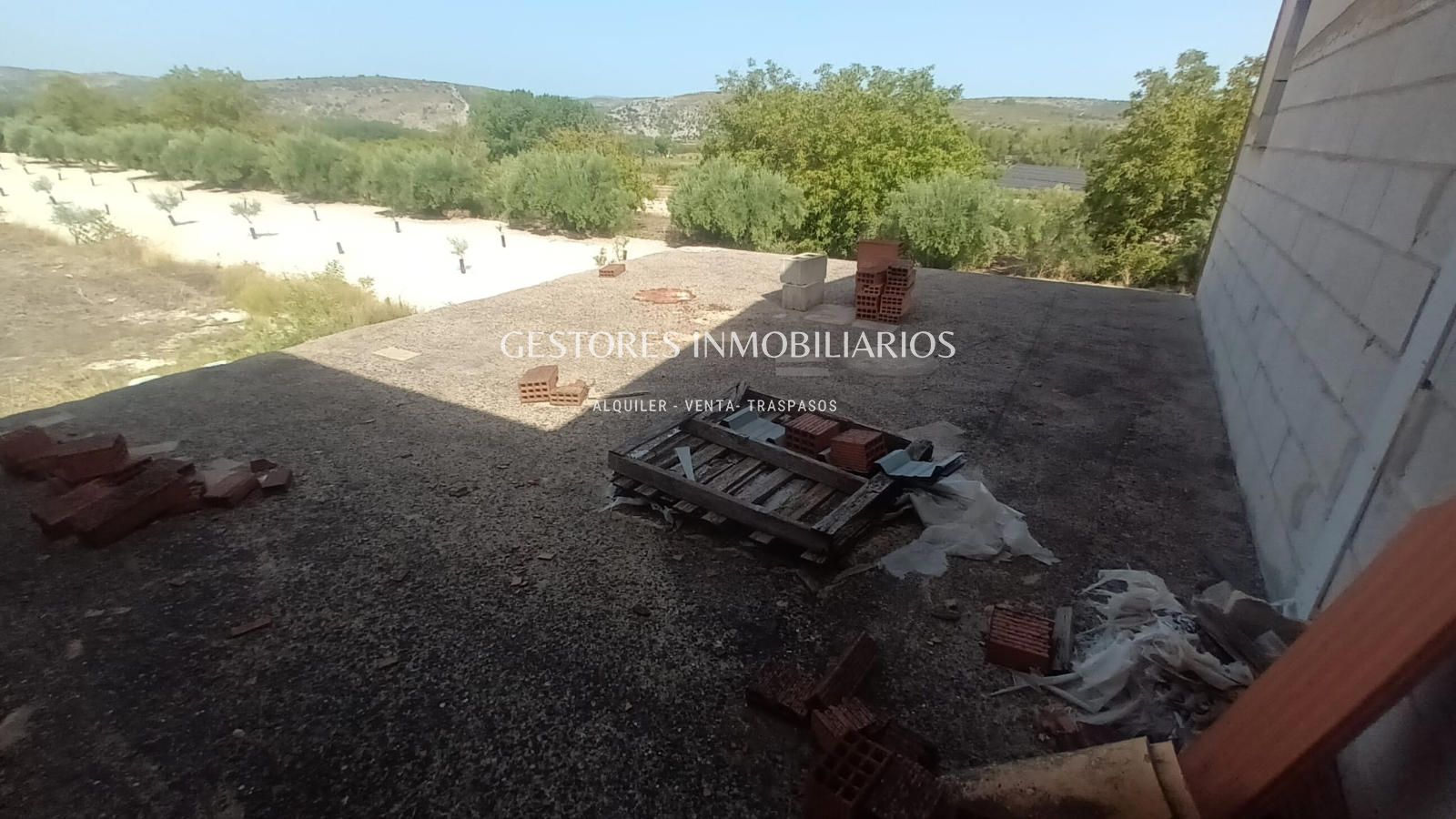 NAVE INDUSTRIAL CON PARCELA DE 8.000m EN ALFAFARA