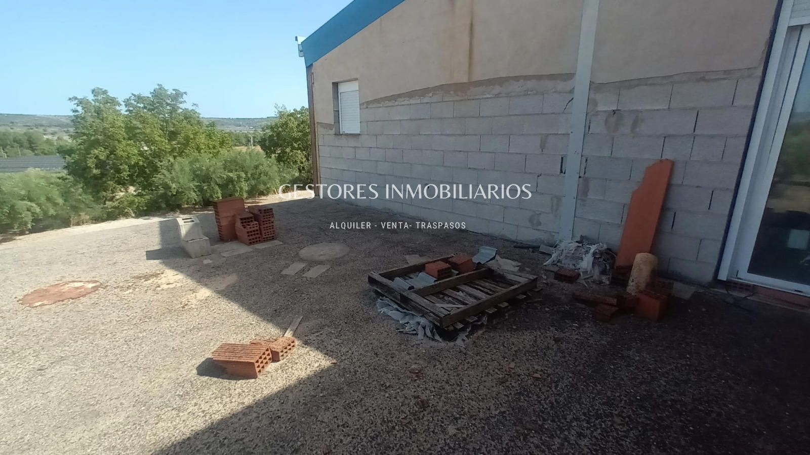 NAVE INDUSTRIAL CON PARCELA DE 8.000m EN ALFAFARA