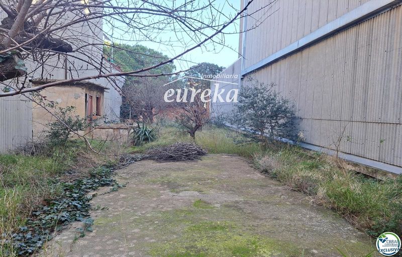 Terreny en venda Figueres, Girona. Ref: 1221. Agencia Eureka