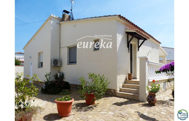 Xalet Independent en venda Empuriabrava, Girona. Ref: 2054. Agencia Eureka