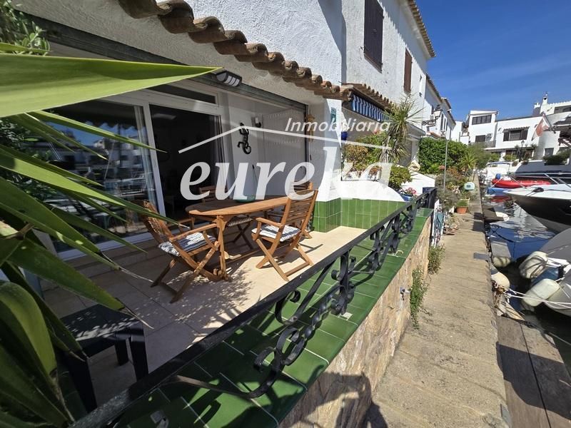 Xalet Independent en venda Empuriabrava, Girona. Ref: 2183. Agencia Eureka