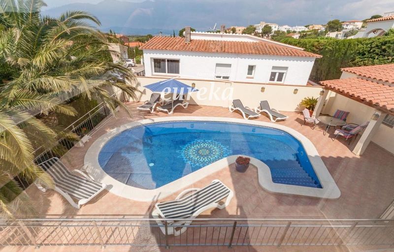 Xalet Independent en venda Roses, Girona. Ref: 2188. Agencia Eureka