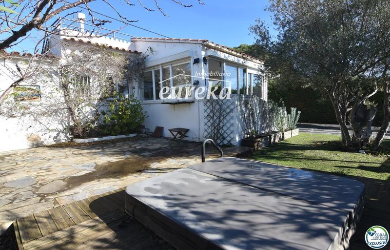 Chalet Independiente en venta Roses, Girona. Ref: 2463. Agencia Eureka