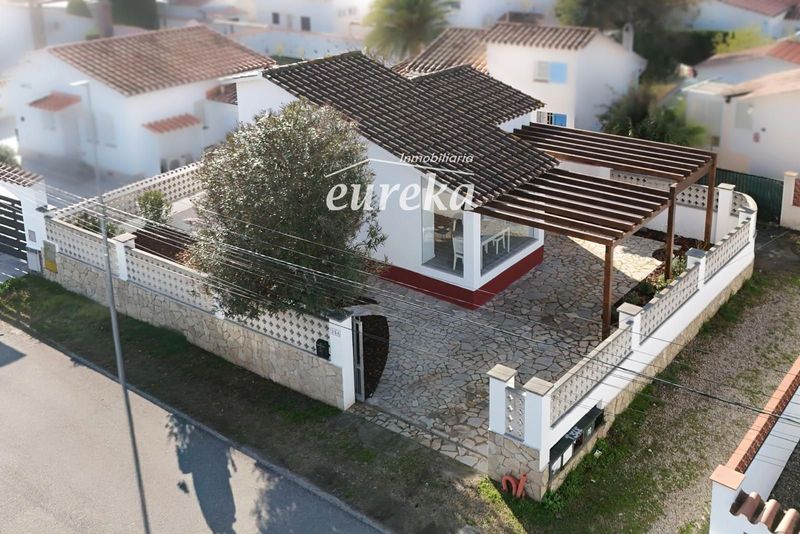 Chalet Independiente en venta Empuriabrava, Girona. Ref: 2474. Agencia Eureka