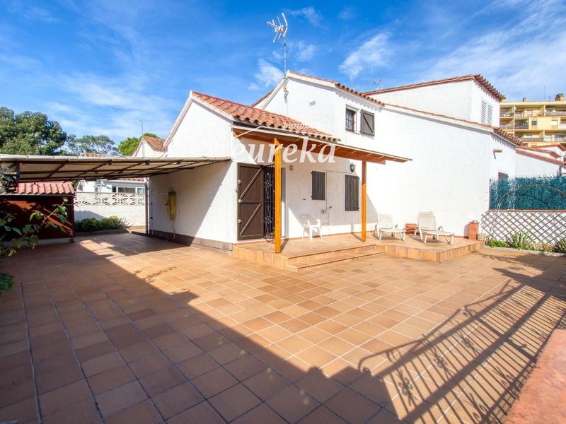 Chalet Independiente en venta Roses, Girona. Ref: 2512. Agencia Eureka